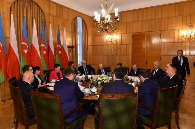 Azərbaycan Prezidenti Varşavada Polşanın baş naziri ilə görüşüb