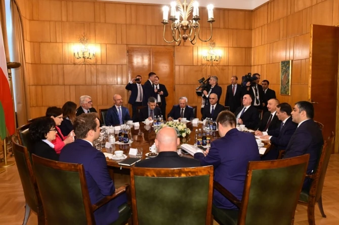 Azərbaycan Prezidenti Varşavada Polşanın baş naziri ilə görüşüb