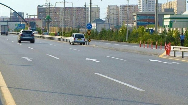 Masazır dairəsində sıxlığı azaltmaq üçün yeni yol hissəsi yaradıldı - VİDEO/FOTO