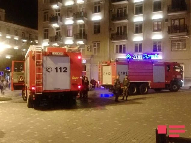 Bakıda “Shaurma N1”də yanğın: Müştərilər təxliyə olundu - FOTO