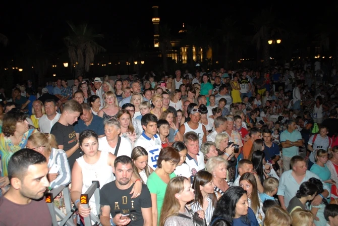 Qriqori Lepsdən on min nəfərlik konsert (FOTO)
