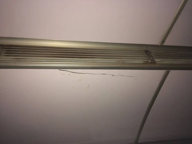 Bakı metrosunda xuliqanlıq: qatarı dağıtdılar (FOTO)