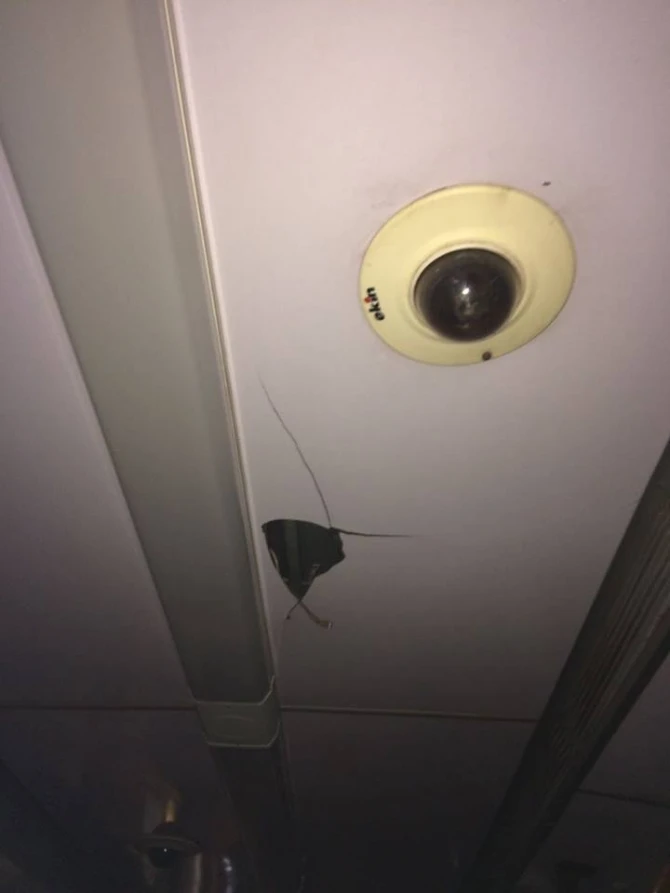 Bakı metrosunda xuliqanlıq: qatarı dağıtdılar (FOTO)