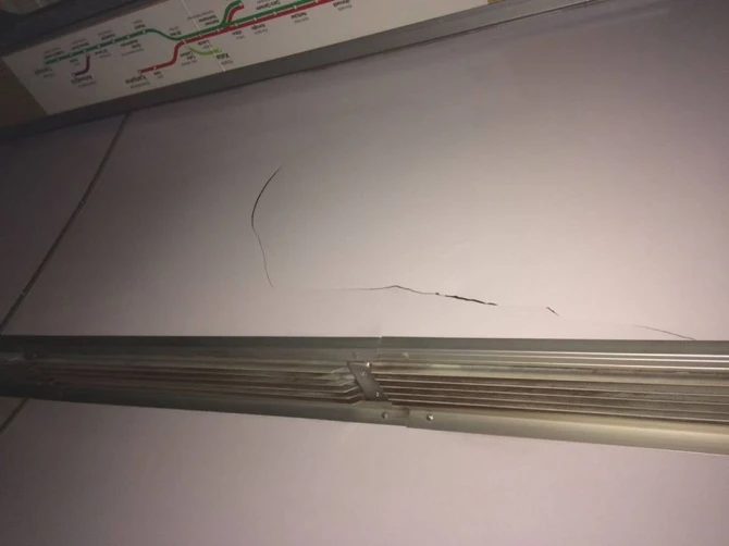 Bakı metrosunda xuliqanlıq: qatarı dağıtdılar (FOTO)
