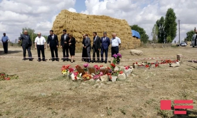 Депутаты посетили село Алханлы, где погибла 2-летняя Захра (фото)