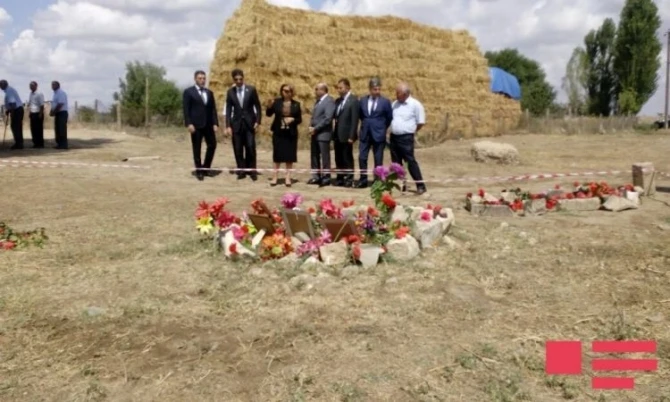 Депутаты посетили село Алханлы, где погибла 2-летняя Захра (фото)