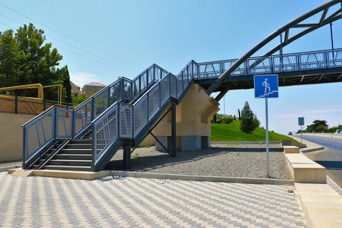В Баку открыт пешеходный переход нового типа (фото)
