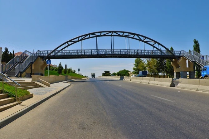 В Баку открыт пешеходный переход нового типа (фото)