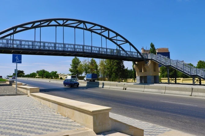 В Баку открыт пешеходный переход нового типа (фото)