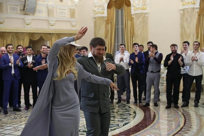 Дочь пресс-секретаря Путина надела хиджаб (фото)