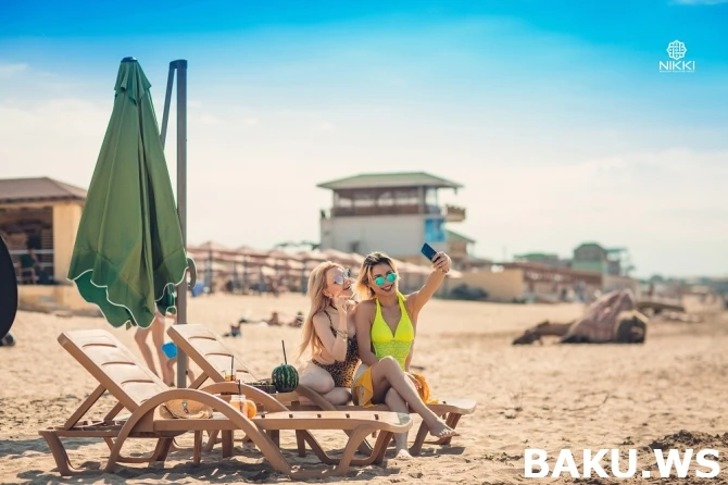Azərbaycanlı modellərin Nikki beach-də istirahət görüntüləri (FOTO)
