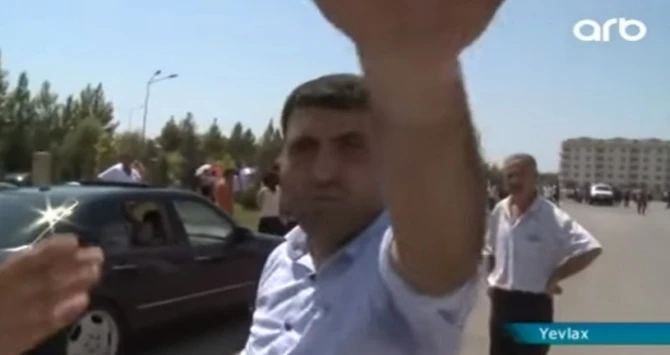 Azərbaycanda telekanalın işçilərinə hücum edildi (VİDEO, FOTO)