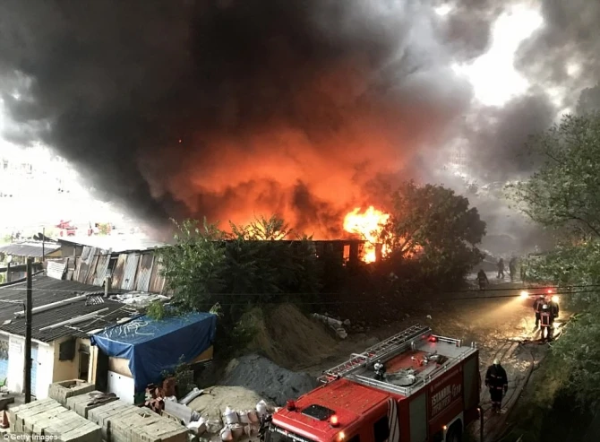Şiddətli külək İstanbulu viran qoydu (VİDEO,FOTO)