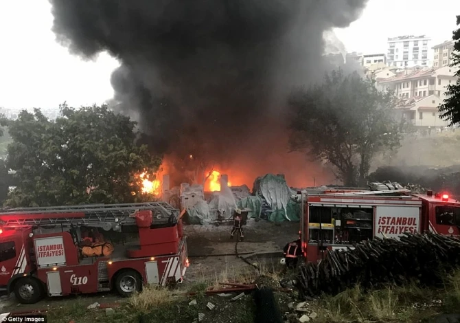 Şiddətli külək İstanbulu viran qoydu (VİDEO,FOTO)