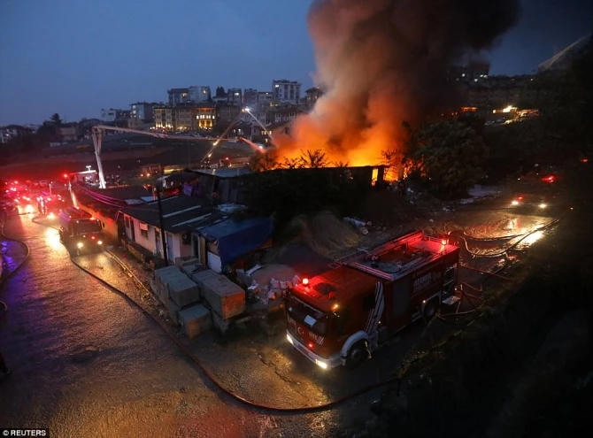Şiddətli külək İstanbulu viran qoydu (VİDEO,FOTO)