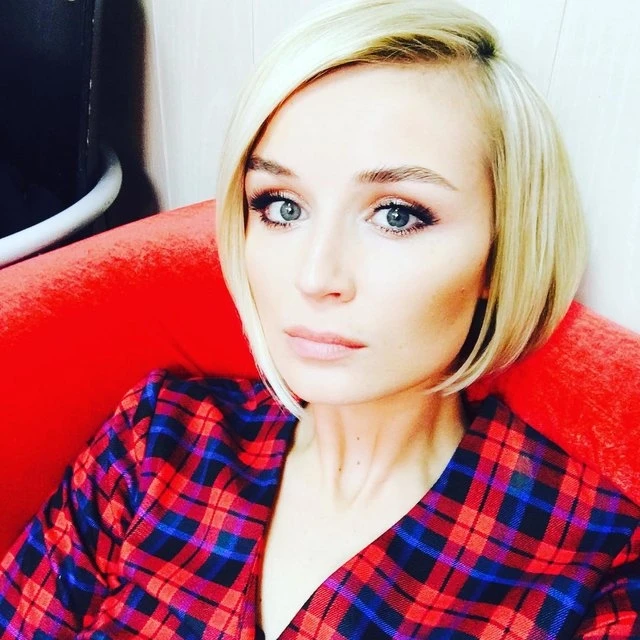 Полина Гагарина отдыхает с трехмесячной дочерью во Франции (фото)