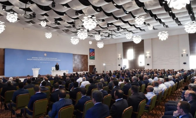 Ильхам Алиев проводит республиканское совещание (фото)