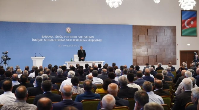 Ильхам Алиев проводит республиканское совещание (фото)