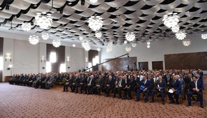 Ильхам Алиев проводит республиканское совещание (фото)