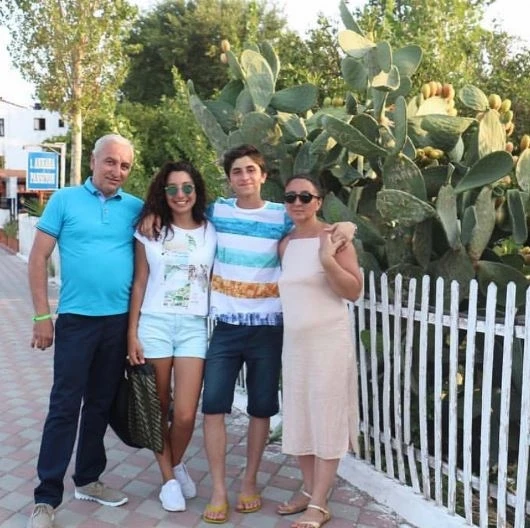 Azərbaycanlı müğənninin ailəsində xoş gün (FOTO)