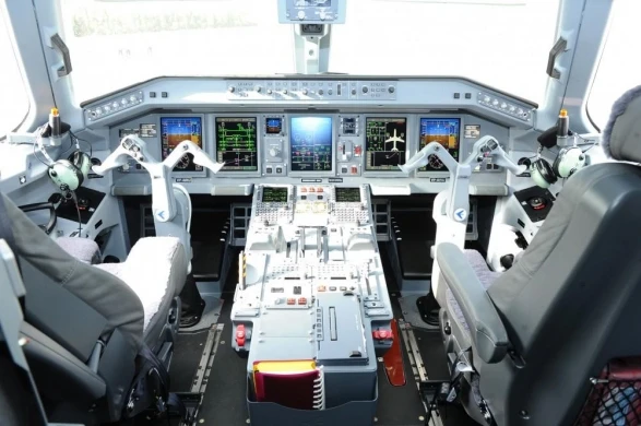 Ильхам Алиев ознакомился с новым самолетом Buta Airways (фото)