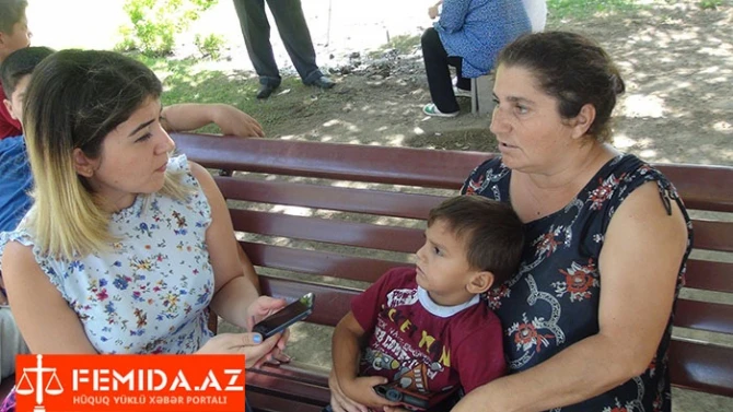 Ana 7 uşağı ilə parklarda yatır – Bakıda ürək dağlayan görüntü (FOTO+VİDEO)