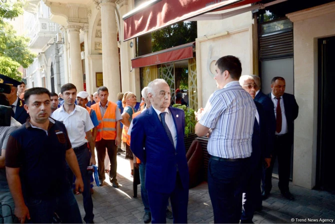В центре Баку сносят известное кафе В центре Баку сносят известное кафе