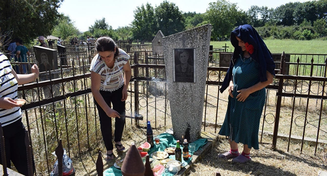 Azərbaycanda qeyri-adi mərasim: ölülər gəlir, yeməklərin dadına baxır və…
