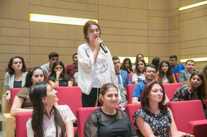 Mehriban Əliyeva amerikalı iş adamının mühazirəsini dinlədi - FOTO