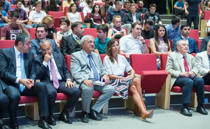 Mehriban Əliyeva amerikalı iş adamının mühazirəsini dinlədi - FOTO