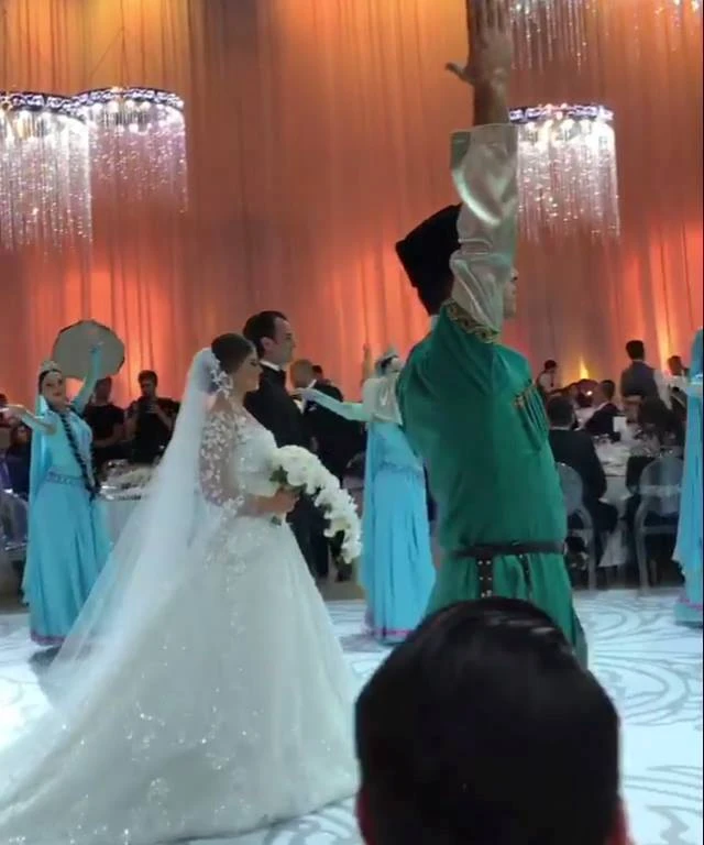 В Азербайджане породнились два чиновника (фото)