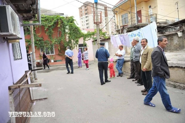 Bakıda misli görünməmiş söküntü: “Evin girişini sökür, deyir içəri damdan gir...” - FOTO