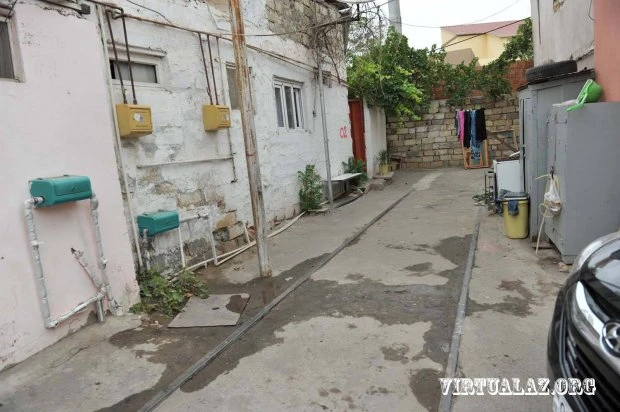 Bakıda misli görünməmiş söküntü: “Evin girişini sökür, deyir içəri damdan gir...” - FOTO