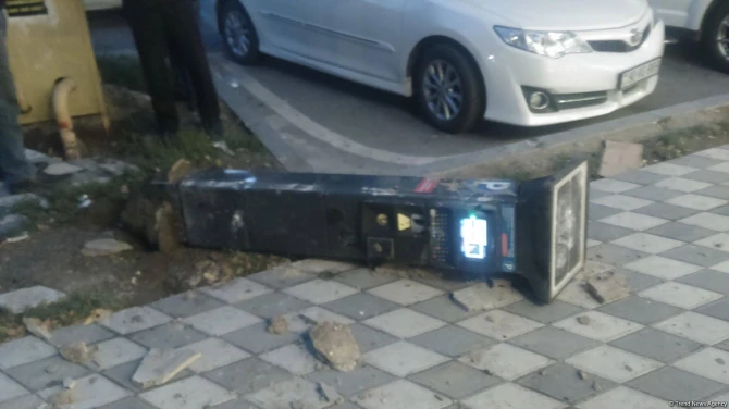 Bakıda Samaraya bilet almaq üçün parkomatı sındırdılar (FOTO)