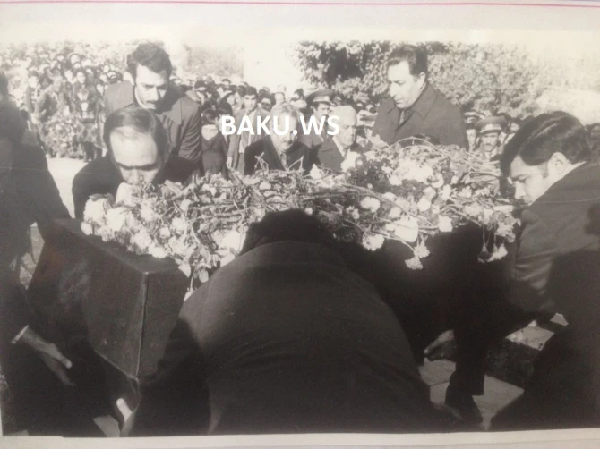 Heydər Əliyev bir zənglə təyyarənin marşrutunu dəyişdirdi: Nadir kadrlar - FOTO
