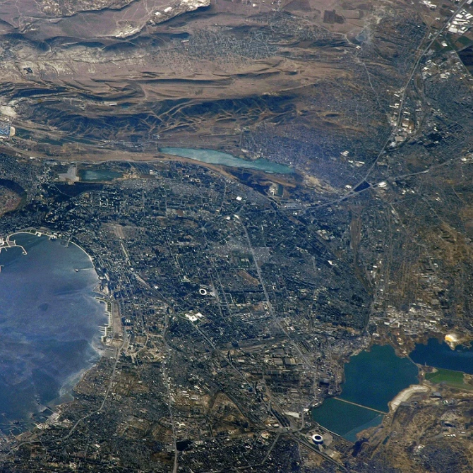 Невероятные снимки Баку из космоса (фото)