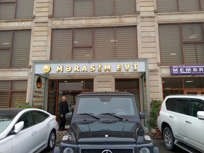 Bakıda 4 mərtəbəli möhtəşəm mərasim evi açıldı (FOTO) Bakıda 4 mərtəbəli möhtəşəm mərasim evi açıldı (FOTO)