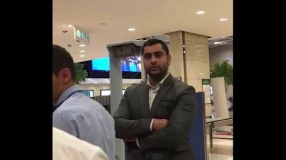 Bakı aeroportunda 3 yaşlı qızı itlə yoxladılar, ürəyi getdi - BİABIRÇILIQ (VİDEO)