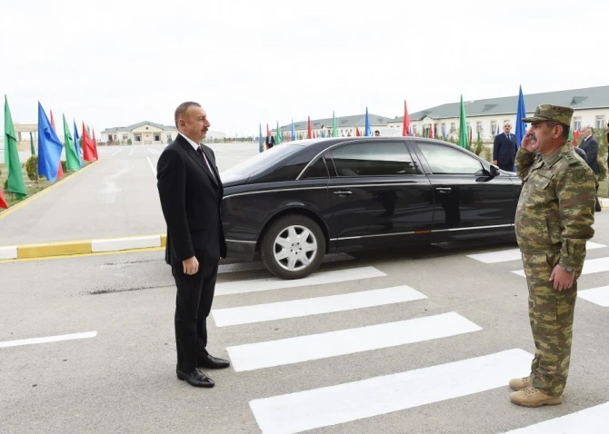 Prezident tapançanı götürüb nişan aldı (VİDEO, FOTO)