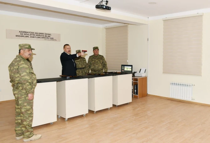 Prezident tapançanı götürüb nişan aldı (VİDEO, FOTO)