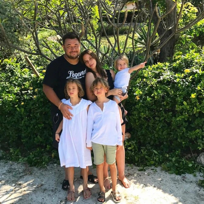 Сергей Жуков показал свою дочь от первого брака с младшими детьми (фото)