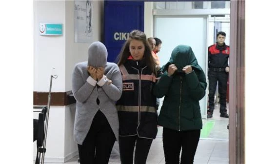 Azərbaycanlı fahişələr iş başında tutuldu (FOTO) Azərbaycanlı fahişələr iş başında tutuldu (FOTO)