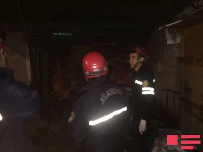 В Баку обрушилась часть строящегося здания (фото)