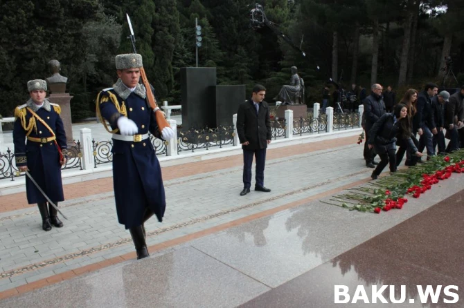 Heydər Əliyevin xatirəsini yad edirik (FOTO)