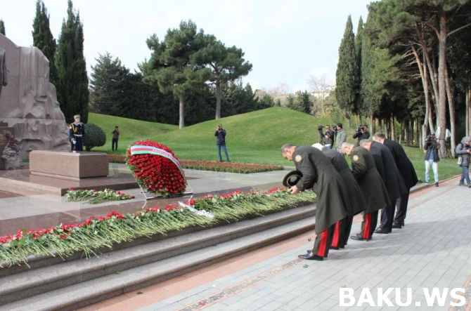Heydər Əliyevin xatirəsini yad edirik (FOTO)