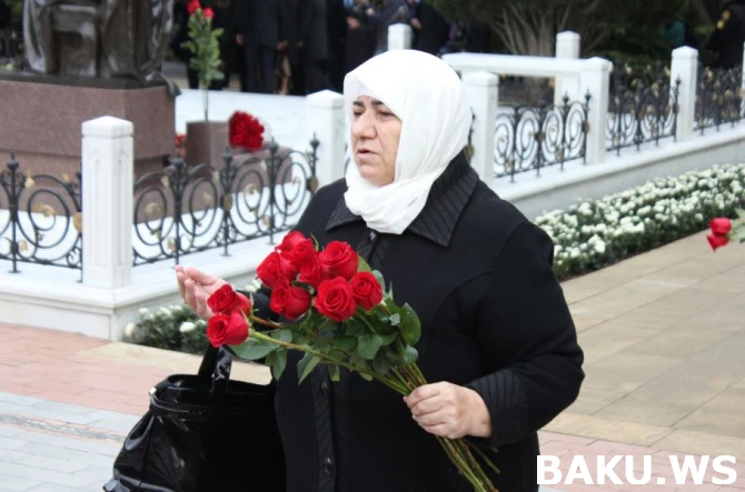 Heydər Əliyevin xatirəsini yad edirik (FOTO)