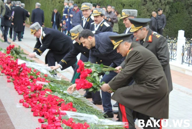 Heydər Əliyevin xatirəsini yad edirik (FOTO)