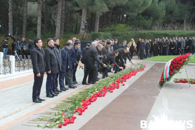 Heydər Əliyevin xatirəsini yad edirik (FOTO)