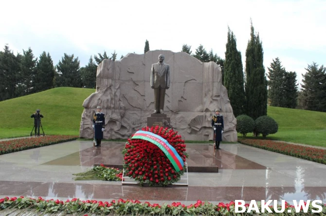 Heydər Əliyevin xatirəsini yad edirik (FOTO)