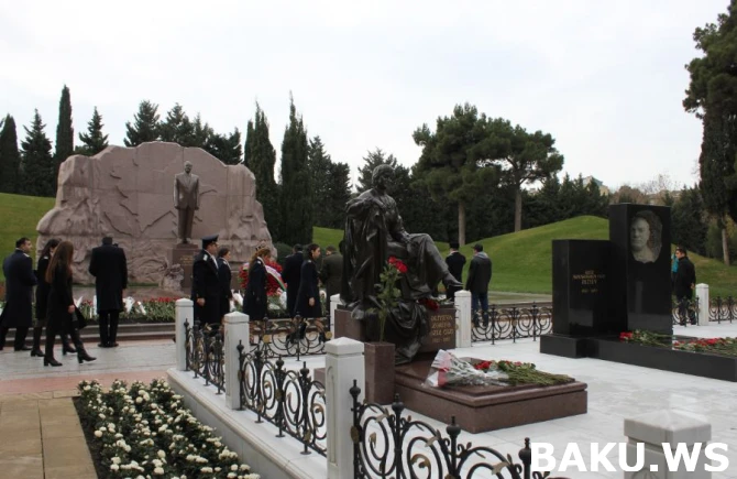 Heydər Əliyevin xatirəsini yad edirik (FOTO)